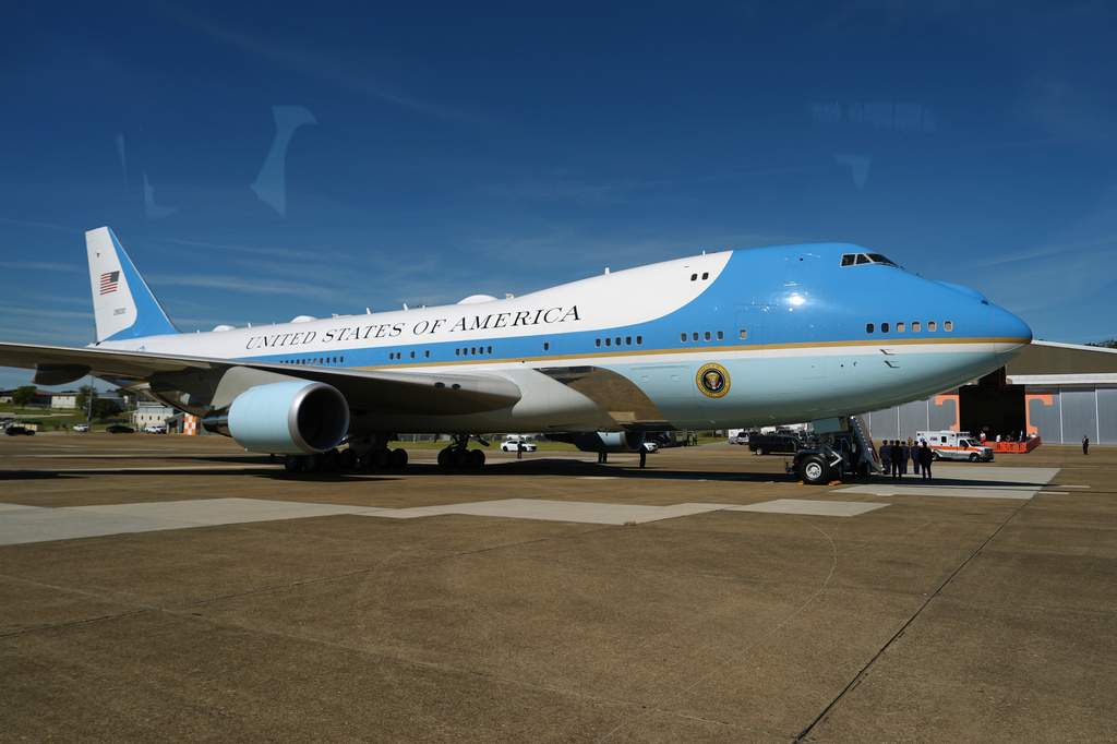 Air Force One sits after President Donald Trump disembarked at McGhee Tyson Airport, Saturday, Sept. 26, 2026, in Alcoa, Tenn. (AP Photo/Julia Demaree Nikhinson)