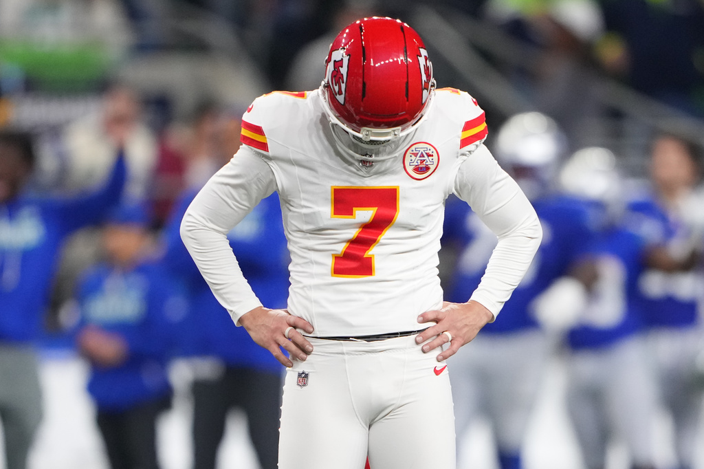 Kansas City Chiefs' Harrison Butker reacts after missing a field goal attempt during the second half of an NFL football game against the Seattle Seahawks in Seattle, Sunday, Oct. 25, 2026. (AP Photo/Lindsey Wasson)