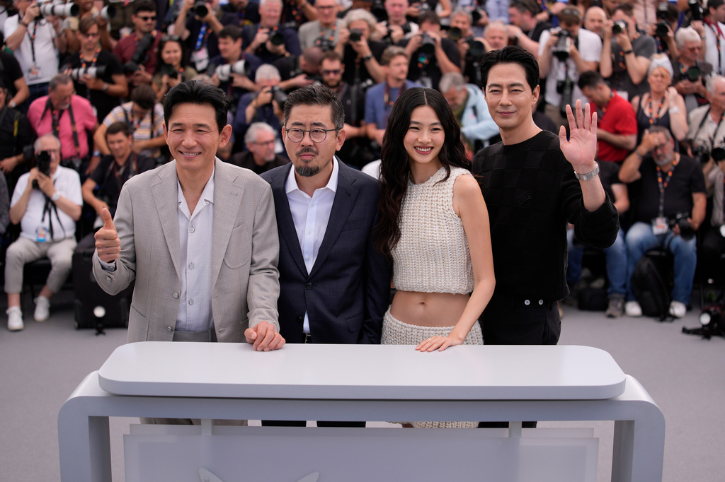 Hwang Jung-min, from left, director Na Hong-jin, Hoyeon and Zo In-sung pose for photographers at the photo call for the film 'Hope' during the 79th international film festival, Cannes, southern France, Monday, May 18, 2026. (AP Photo/John Locher)