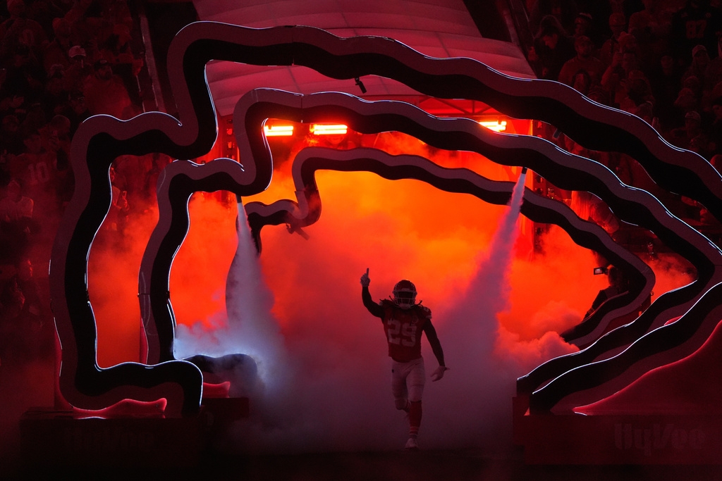 Kansas City Chiefs running back Kareem Hunt (29) is introduced before an NFL football game against the Washington Commanders Monday, Oct. 27, 2025, in Kansas City, Mo. (AP Photo/Charlie Riedel)