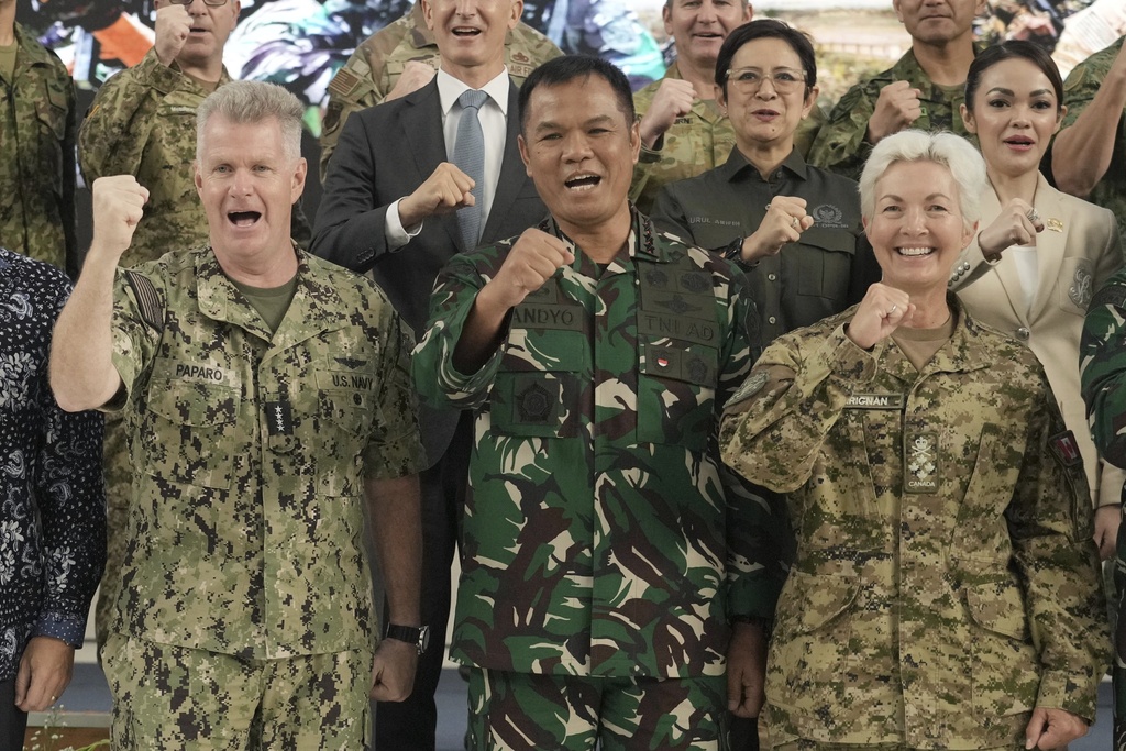 From left, Commander of US Indo-Pacific Command Adm. Samuel Paparo, Deputy Commander of the Indonesian Armed Forces Gen. Tandyo Budi Revita, and Canada's Chief of the Defence Staff Gen. Jennie Carignan, pose for photographers during the opening ceremony of Super Garuda Shield 2025, an Indonesia-US annual large-scale joint military exercise that brings together forces from multiple countries, in Jakarta, Indonesia Monday, Aug. 25, 2025. (AP Photo/Tatan Syuflana)