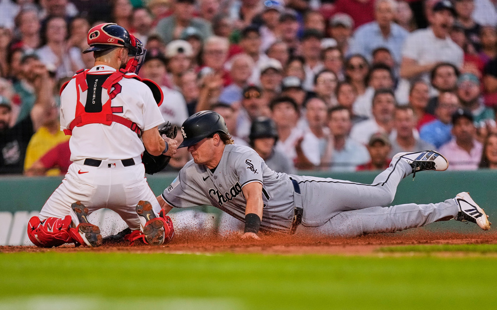 Chicago White Sox's Sam Antonacci, right, is tagged out by Boston Red Sox's Connor Wong while trying to score on a single by Miguel Vargas during the third inning of a baseball game, Wednesday, Aug. 5, 2026, in Boston. (AP Photo/Charles Krupa)