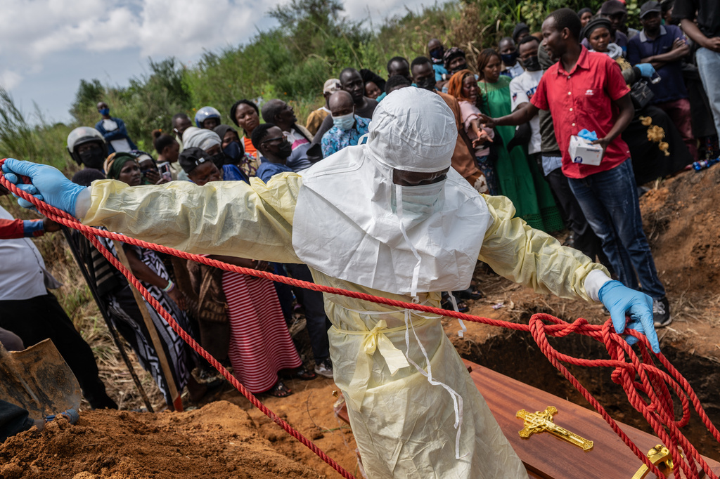 Red Cross workers prepare a coffin containing the body of a Ebola victim for burial at the Rwampara Cemetery, in Rwampara, Congo, Saturday, May 23, 2026. (AP Photo/Moses Sawasawa) CORRECTION: City corrected to Rwampara, instead of Bunia
