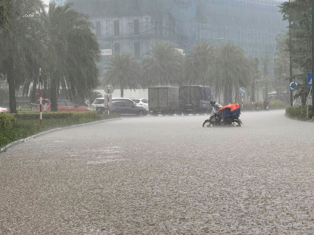 Streets of the capital city, Hanoi, are flooded due to heavy rain after Typhoon Kajiki passed through Vietnam, Tuesday, Aug. 26, 2025. (AP Photo/Hau Dinh)
