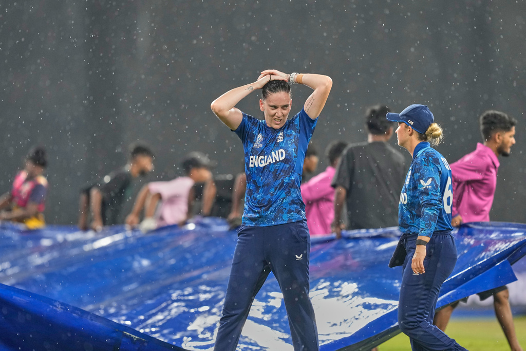 England's Em Arlott leaves the field as it rains during the ICC Women's Cricket World Cup match between England and Pakistan at Premadasa Stadium in Colombo, Sri Lanka, Wednesday, Oct, 15, 2025. (AP Photo/Eranga Jayawardena)