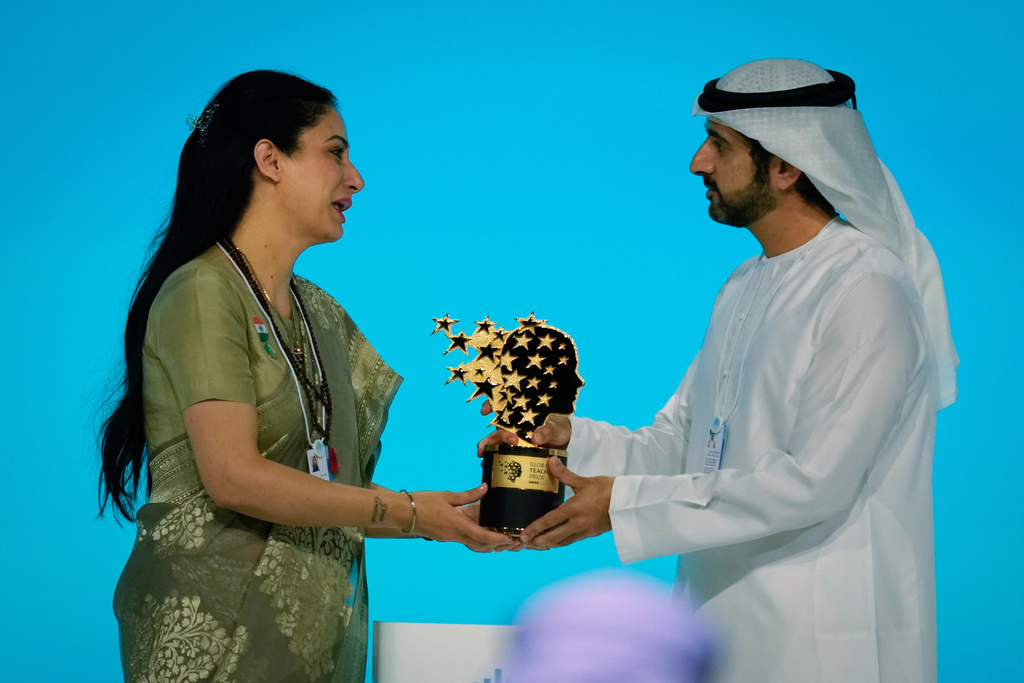 Indian teacher Rouble Nagi, left, receives the Global Teacher Prize trophy from Dubai Crown Prince Sheikh Hamdan bin Mohammed Al Maktoum, at a ceremony in Dubai, United Arab Emirates, Thursday, Feb. 5, 2026. (AP Photo/Altaf Qadri)