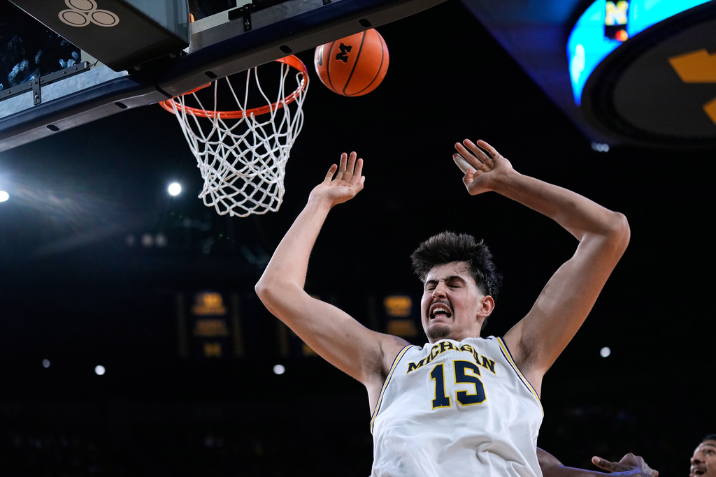 Michigan center Aday Mara reacts while shooting during the second half of an NCAA college basketball game against Southern California, Friday, Jan. 2, 2026, in Ann Arbor, Mich. (AP Photo/Ryan Sun)