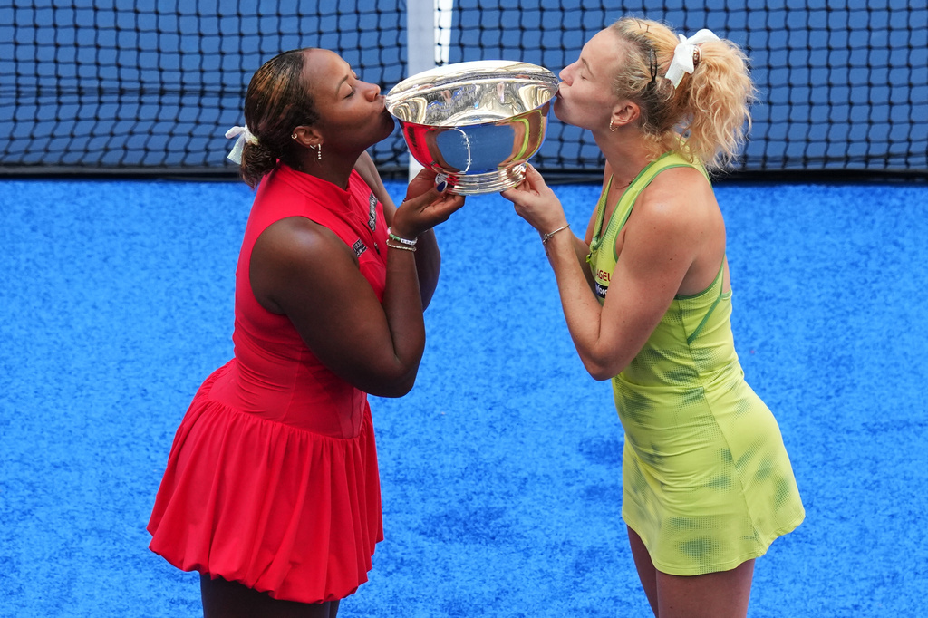 Taylor Townsend, of the United States, left, and Katerina Siniakova, of the Czech Republic, right, kiss their trophy after winning the women's doubles final of the U.S. Open tennis championships against Ashlyn Krueger, of the United States, and Robin Montgomery, of the United States, Friday, Sept. 11, 2026, in New York. (AP Photo/Kirsty Wigglesworth)