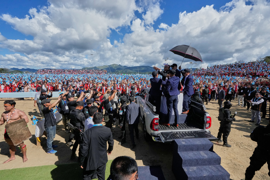 Thuingaleng Muivah, leader of the National Socialist Council of Nagaland (Isak-Muivah), waves to the gathering in Ukhrul, in the northeastern Indian state of Manipur, Wednesday, Oct. 22, 2025. (AP Photo/Anupam Nath)