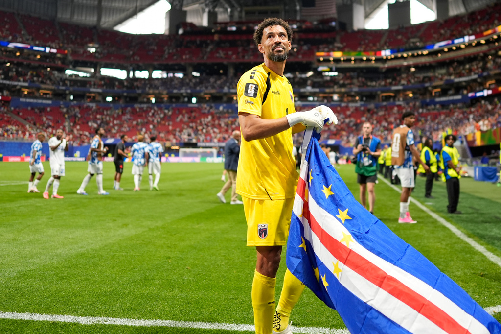 Cape Verde goalkeeper Vozinha celebrates as holds the flag of his country after the World Cup Group H soccer match between Spain and Cape Verde in Atlanta, Monday, June 15, 2026. (AP Photo/Mike Stewart)