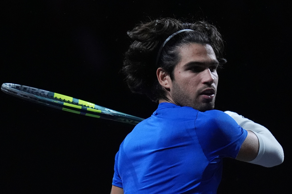 Team Europe's Carlos Alcaraz, plays a return with playing partner Team Europe's Jakub Mensik during a Laver Cup tennis tournament doubles match against Team World's Alexander Bublik and Team World's Taylor Fritz, in London, Friday, Sept. 25, 2026. (AP Photo/Maja Smiejkowska)