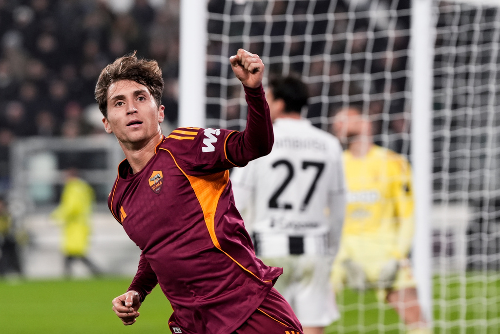 Roma's Tommaso Baldanzi celebrates after scoring a goal for his team during the Serie A soccer match between Juventus Fc and Roma at the Juventus Stadium in Turin, Italy, Saturday, Dec. 20, 2025. (Fabio Ferrari/LaPresse via AP)