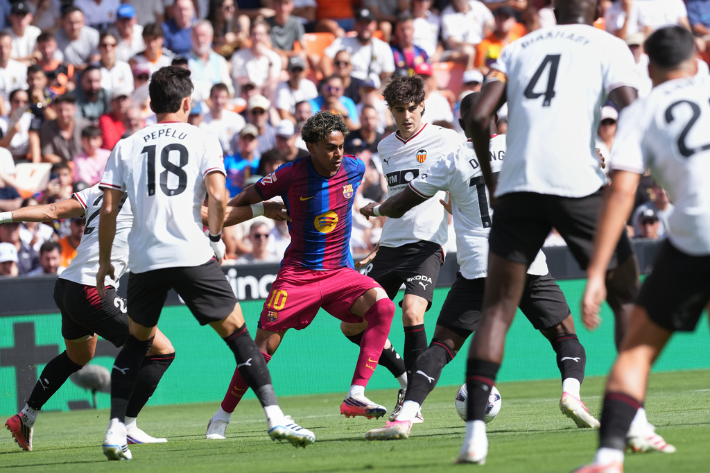 Barcelona's Lamine Yamal fights for the ball during a Spanish La Liga soccer match between Valencia and Barcelona in Valencia, Spain, Sunday, Sept. 6, 2026. (AP Photo/Alberto Saiz)