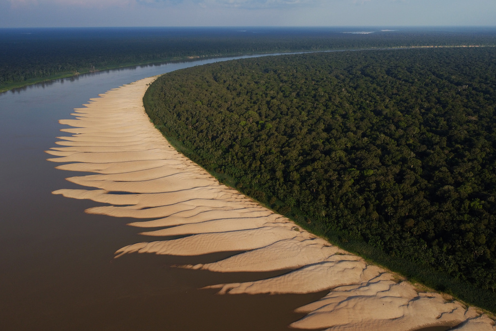 A rievr snakes through the Abufari Biological Reserve, in Tapaua, Amazonas state, Brazil, Monday, Nov. 17, 2025. (AP Photo/Edmar Barros)
