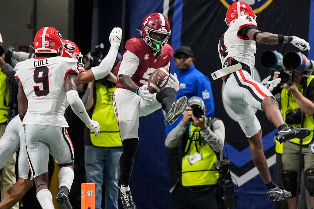 Alabama wide receiver Germie Bernard (5) misses a catch in tyhe end zone against Georgia during the second half of a Southeastern Conference championship NCAA college football game, Saturday, Dec. 6, 2025, in Atlanta. (AP Photo/Mike Stewart)
