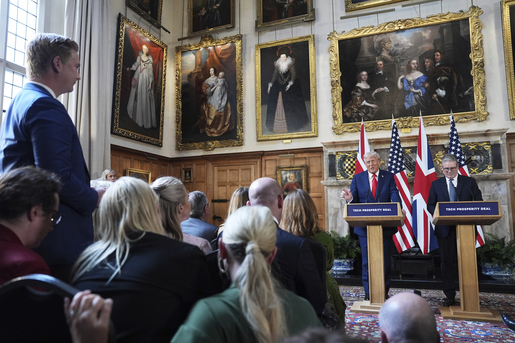 President Donald Trump gestures next to Britain's Prime Minister Keir Starmer during a joint press conference at Chequers near Aylesbury, England, Thursday, Sept. 18, 2025. (AP Photo/Evan Vucci)