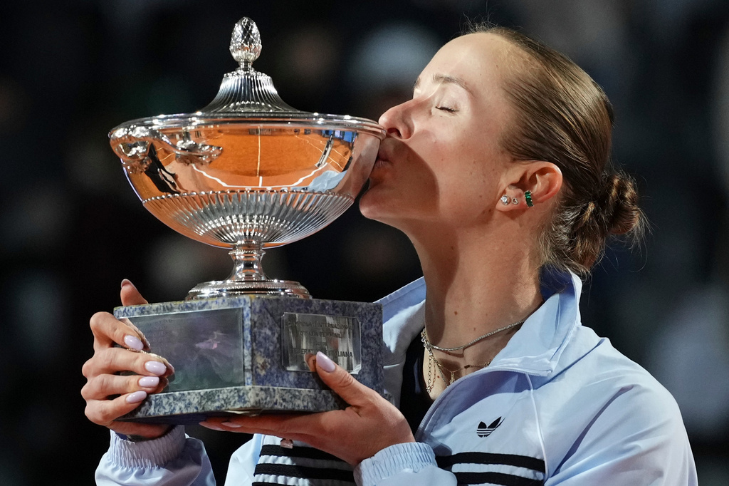Ukraine's Elina Svitolina kisses the trophy after winning against United States' Coco Gauff at the end of the women's final match at the Italian Open tennis tournament in Rome, Saturday, May 16, 2026. (AP Photo/Alessandra Tarantino)