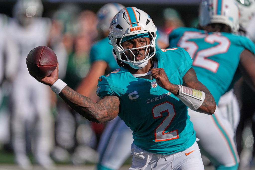 Miami Dolphins quarterback Malik Willis (2) passes in the second half of an NFL football game against the New York Jets in East Rutherford, N.J., Sunday, Oct. 25, 2026. (AP Photo/Seth Wenig)