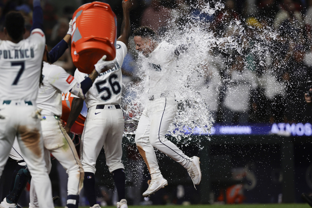Seattle Mariners' Leo Rivas celebrates his two RBI walk-off home run off St. Louis Cardinals pitcher Ryan Fernandez with his teammates during the 13th inning in a baseball game Wednesday, Sept. 10, 2025, in Seattle. (AP Photo/John Froschauer)