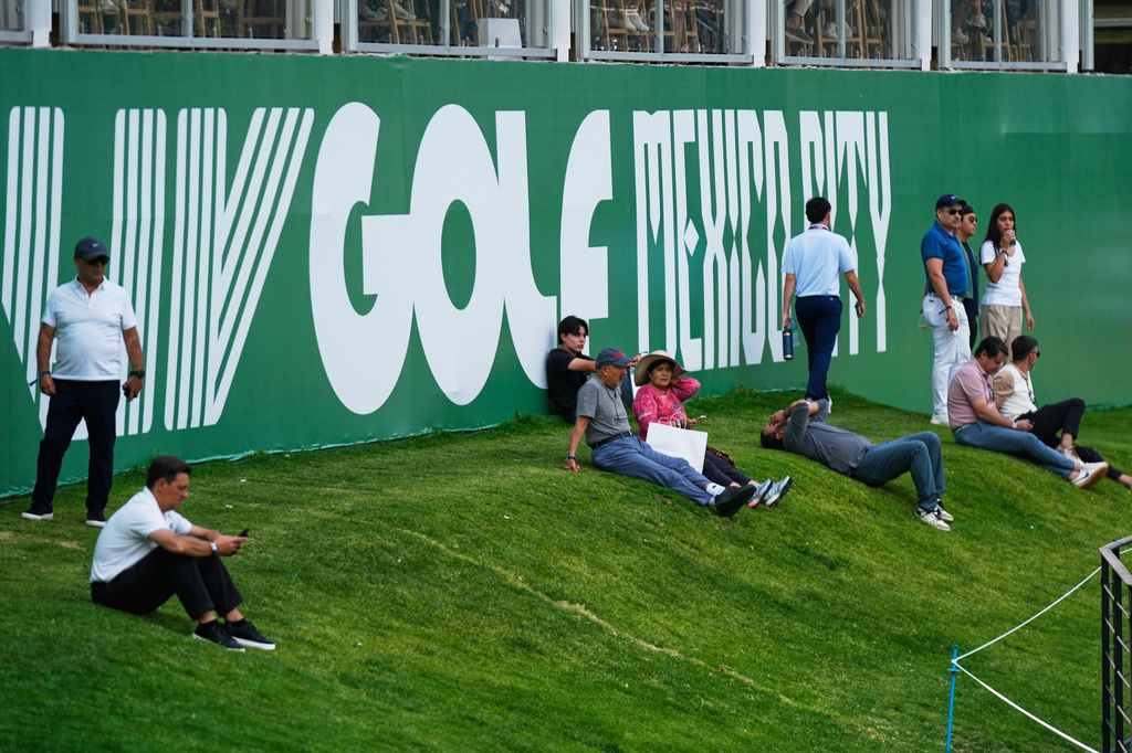 Fans wait for players at the 18th hole during the first round of the LIV Golf tournament in Naucalpan on the outskirts of Mexico City, Thursday, April 16, 2026. (AP Photo/Fernando Llano)