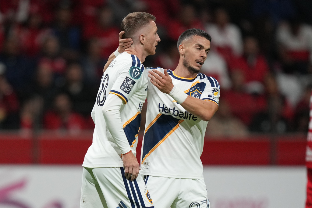 Marco Reus of the United States' LA Galaxy, left, is congratulated after scoring his side's 2nd goal against Mexico's Toluca during a CONCACAF Champions Cup quarterfinal first leg soccer match in Toluca, Mexico, Wednesday, April 8, 2026. (AP Photo/Fernando Llano)