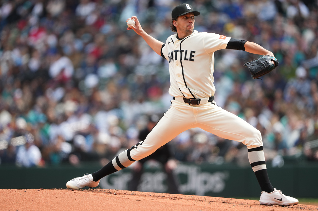 Seattle Mariners starting pitcher Logan Gilbert throws against the Houston Astros during the second inning of a baseball game, Sunday, April 12, 2026, in Seattle. (AP Photo/Lindsey Wasson)