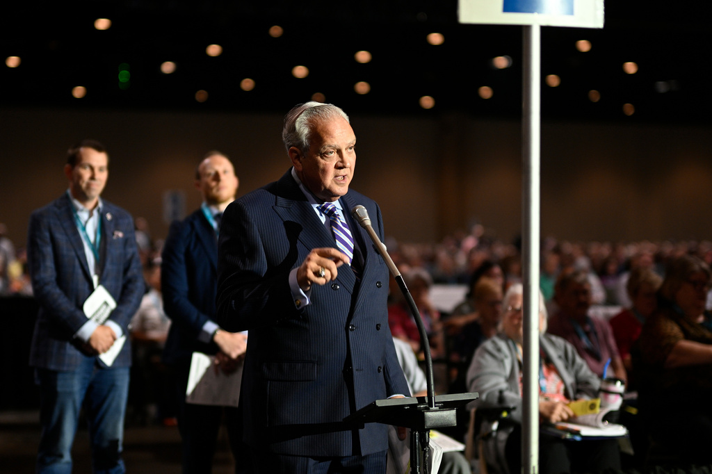 Albert Mohler, president of The Southern Baptist Theological Seminary, submits a motion regarding women pastors during the annual meeting of the Southern Baptist Convention, Tuesday, June 9, 2026, in Orlando, Fla. (AP Photo/Phelan M. Ebenhack)