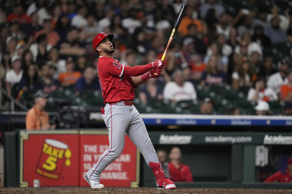 Los Angeles Angels' Oswald Peraza singles, allowing Luis Rengifo and Logan O'Hoppe to score during the ninth inning of a baseball game against the Houston Astros in Houston, Saturday, Aug. 30, 2025. (AP Photo/Ashley Landis)