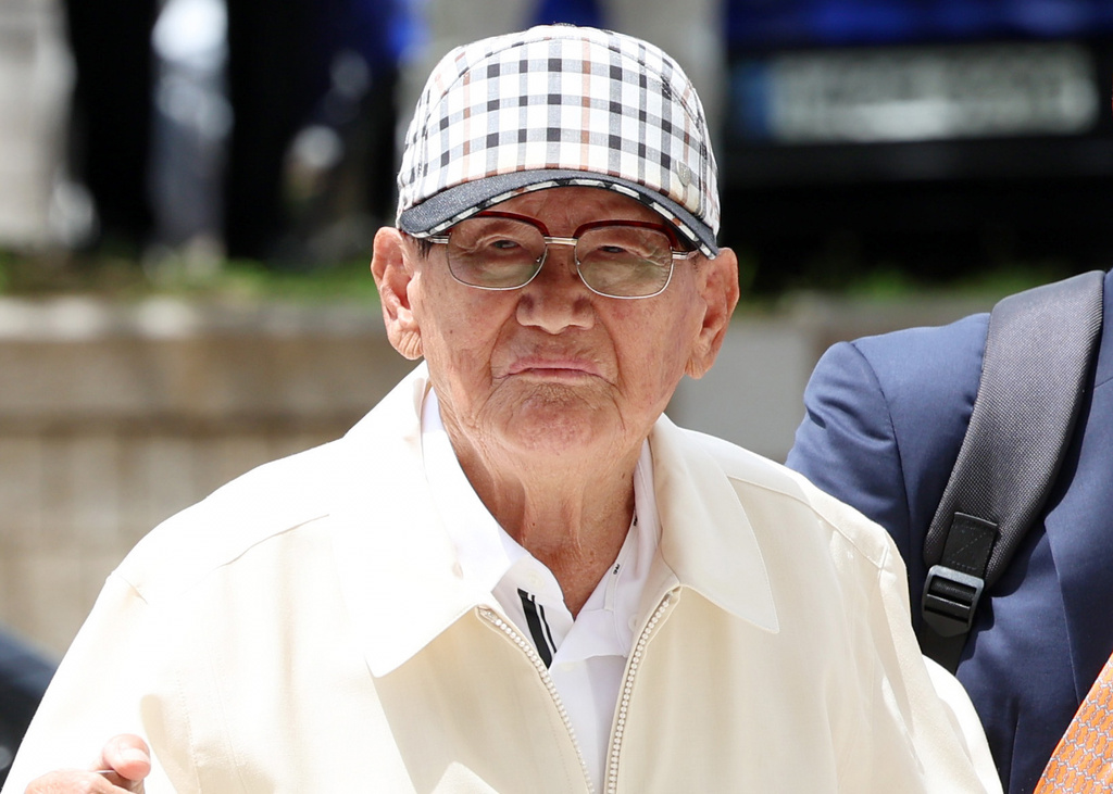 Lee Man-hee, a leader of Shincheonji Church, arrives at the Seoul Central District Court in Seoul, South Korea, Wednesday, June 24, 2026. (Lee Young-hwan/Newsis via AP)