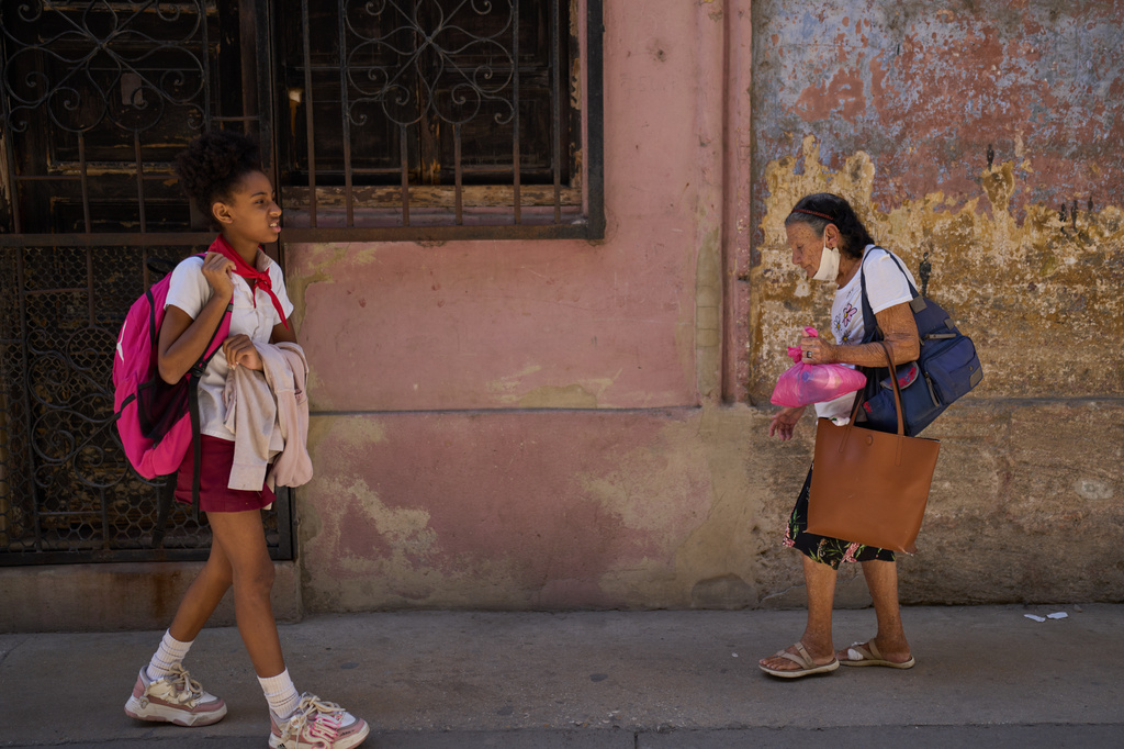 Mercedes Lopez Rey, 83, carries a meal from a church-sponsored program to a homebound friend, in Old Havana, Cuba, Wednesday, Feb. 19, 2025. (AP Photo/Ramon Espinosa)