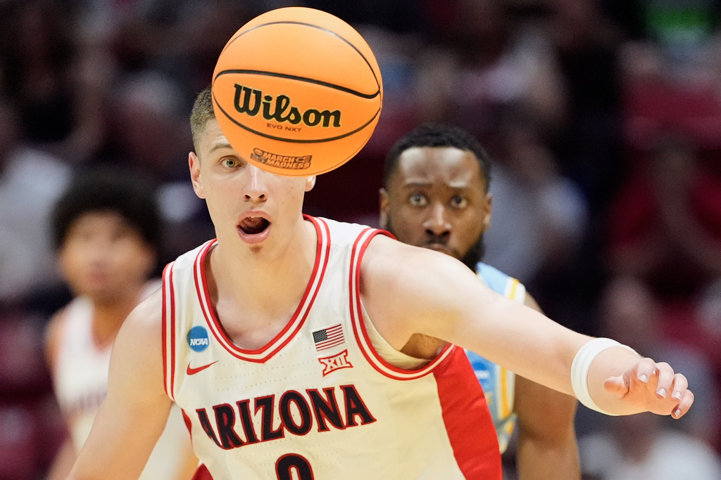 Arizona forward Ivan Kharchenkov runs after the ball during the second half in the first round of the NCAA college basketball tournament against LIU, Friday, March 20, 2026, in San Diego. (AP Photo/Mark J. Terrill)