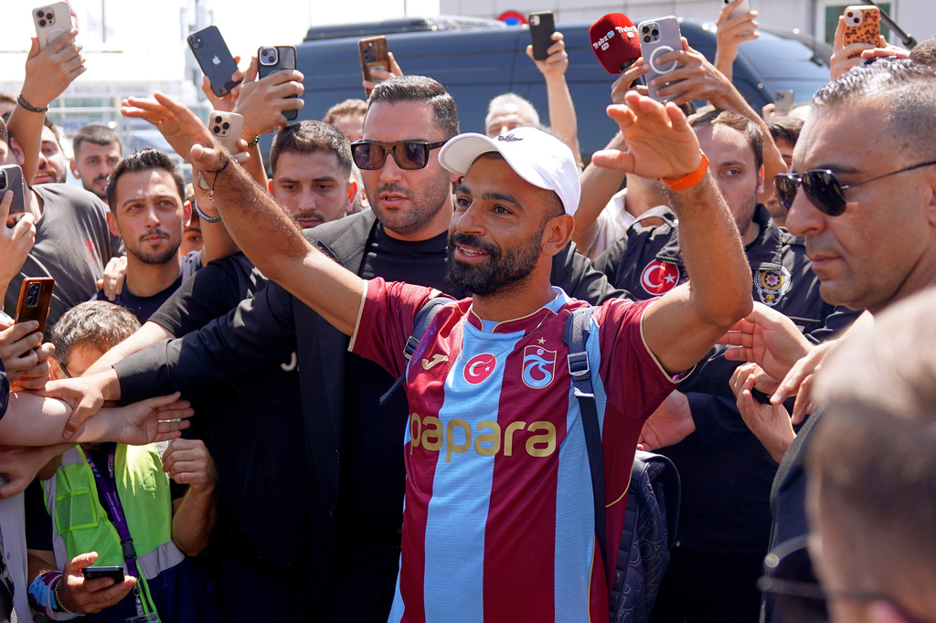 Egypt's Mohamed Salah wearing his new Trabzonspor team jersey gestures to supporters as he arrives at the airport in Istanbul, Turkey, Wednesday, Aug. 5, 2026. (Samet Yalcin/DIA Photo via AP)