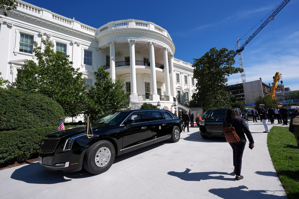 The motorcade of President Donald Trump departs the White House en route to the National Archives to greet China's President Xi Jinping and his wife Peng Liyuan, Friday, Sept. 25, 2026, in Washington. (AP Photo/Jacquelyn Martin)