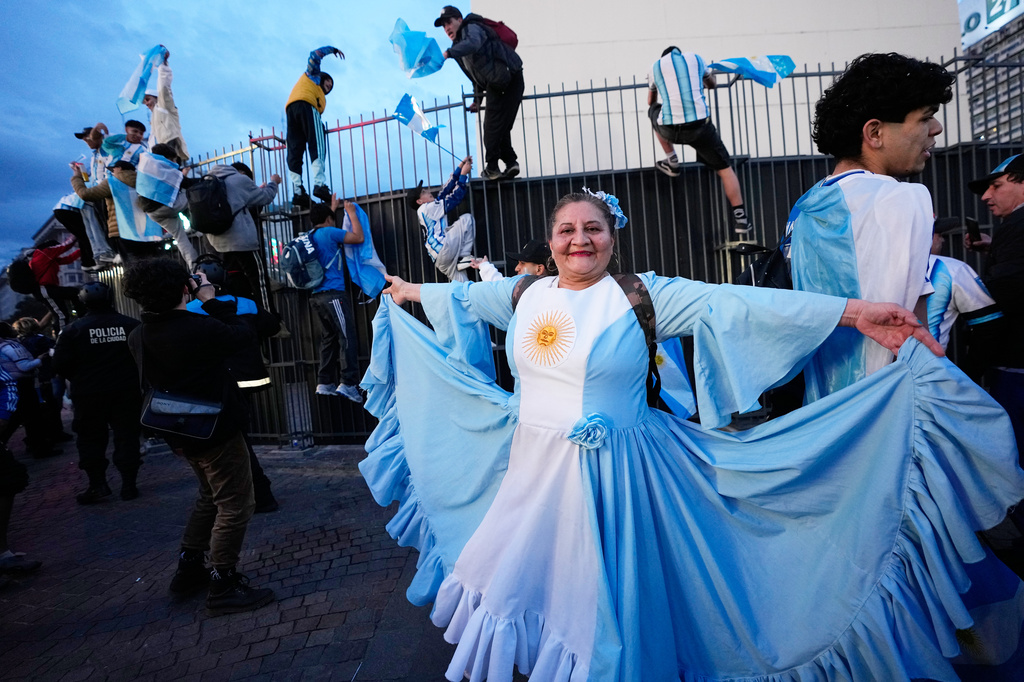 Fans celebrate after Argentina defeated England in a World Cup semifinal soccer match in downtown Buenos Aires, Argentina, Wednesday, July 15, 2026. (AP Photo/Natacha Pisarenko)