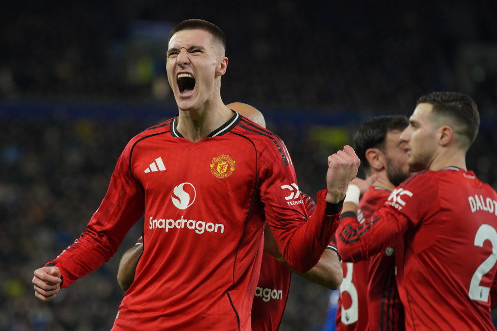 Manchester United's Benjamin Sesko celebrates after scoring during the Premier League soccer match between Manchester United and Everton in Liverpool, England, Monday, Feb. 23, 2026. (AP Photo/Ian Hodgson)