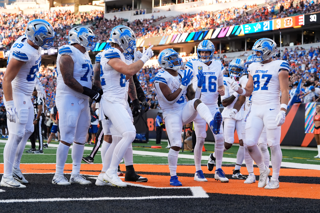 Detroit Lions running back David Montgomery (5) celebrates his eight-yard touchdown against the Cincinnati Bengals during the second half of an NFL football game Sunday, Oct. 5, 2025, in Cincinnati. (AP Photo/Carolyn Kaster)