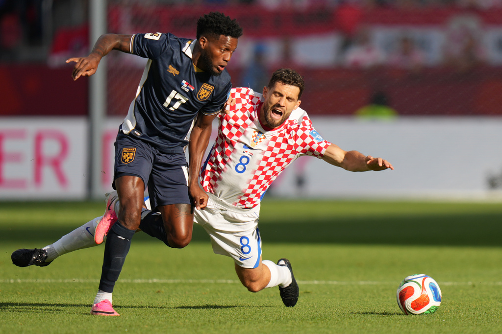 Croatia's Mateo Kovacic (8) and Panama's Jose Fajardo (17) vie for the ball during the World Cup Group L soccer match between Panama and Croatia in Toronto, Tuesday, June 23, 2026. (AP Photo/Stephanie Scarbrough)