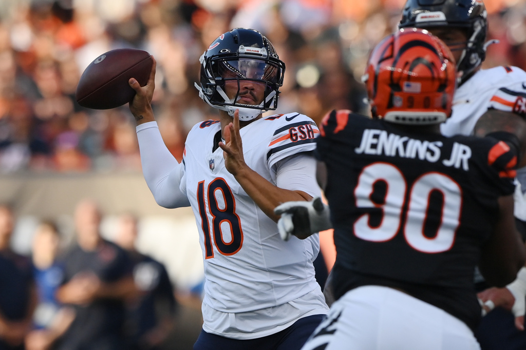 Chicago Bears quarterback Caleb Williams looks to throw during the first half of a preseason NFL football game against the Cincinnati Bengals on Saturday, Aug. 22, 2026, in Cincinnati. (AP Photo/Tanner Pearson)