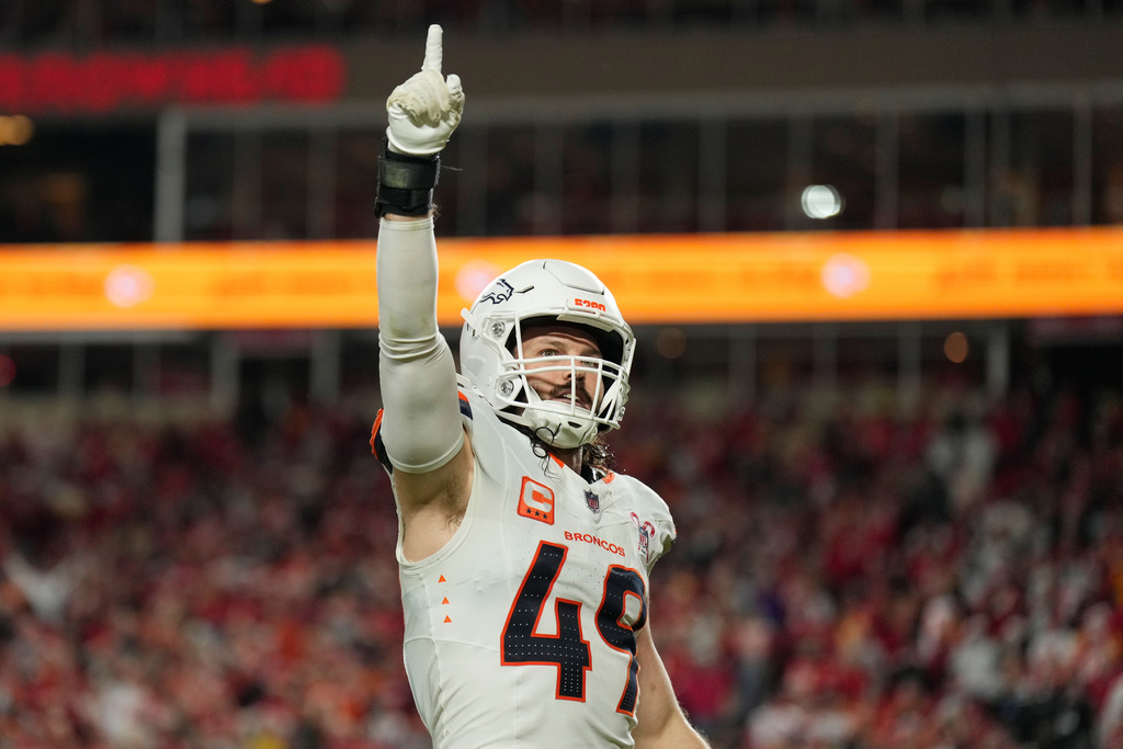 Denver Broncos linebacker Alex Singleton reacts during the second half of an NFL football game against the Kansas City Chiefs Thursday, Dec. 25, 2025, in Kansas City. (AP Photo/Charlie Riedel)