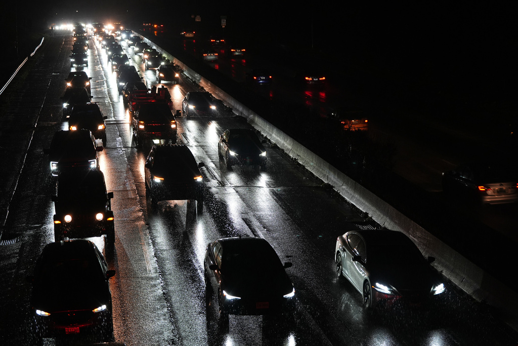 Cars drive on the Baltimore/Washington Parkway as seen from an overpass in Halethorpe, Md., Tuesday, Nov. 25, 2025. (AP Photo/Stephanie Scarbrough)