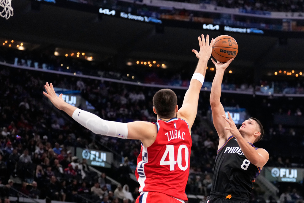 Phoenix Suns guard Grayson Allen, right, shoots as Los Angeles Clippers center Ivica Zubac defends during the first half of an NBA basketball game Saturday, Nov. 8, 2025, in Inglewood, Calif. (AP Photo/Mark J. Terrill)