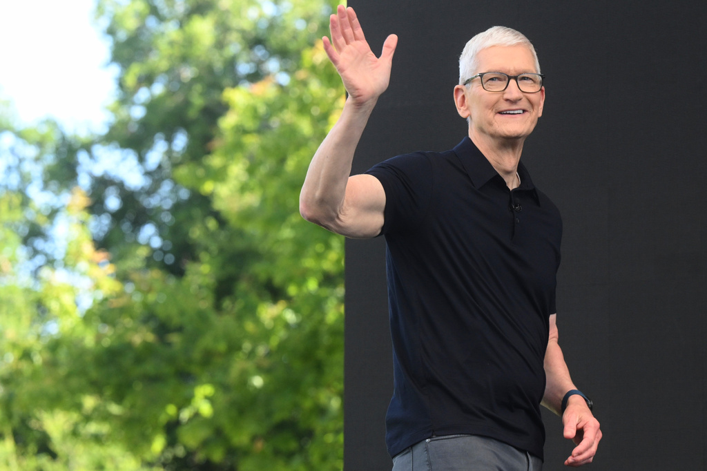 CEO Tim Cook waves during the annual World Wide Developers Conference at Apple's headquarters in Cupertino, Calif., Monday, June 8, 2026. (AP Photo/Noah Berger)
