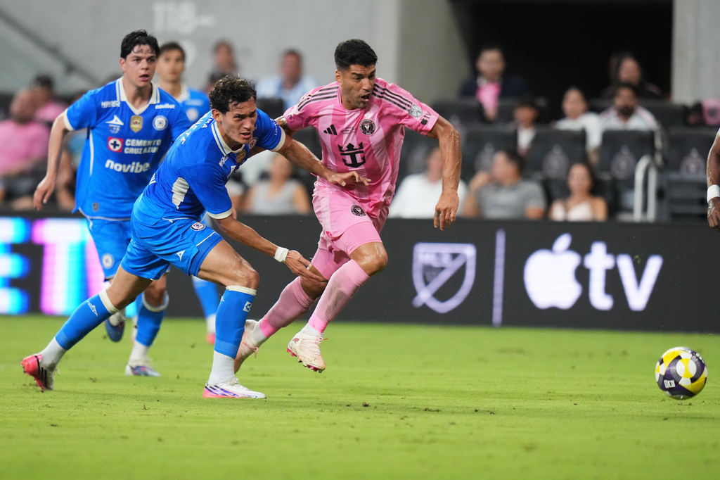 Cruz Azul defender Jesús Orozco, left and Inter Miami forward Luis Suárez, right, chase the ball during the first half of the Campeones Cup soccer match, Wednesday, Sept. 16, 2026, in Miami. (AP Photo/Lynne Sladky)