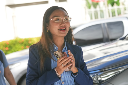 People's Party's Chonthicha Jangrew arrives outside the Thanyaburi Provincial Court in Pathum Thani province, north of Bangkok, Thailand, Tuesday, Sept. 30, 2025. (AP Photo/Sakchai Lalit) People's Party's Chonthicha Jangrew arrives outside the Thanyaburi Provincial Court in Pathum Thani province, north of Bangkok, Thailand, Tuesday, Sept. 30, 2025. (AP Photo/Sakchai Lalit)