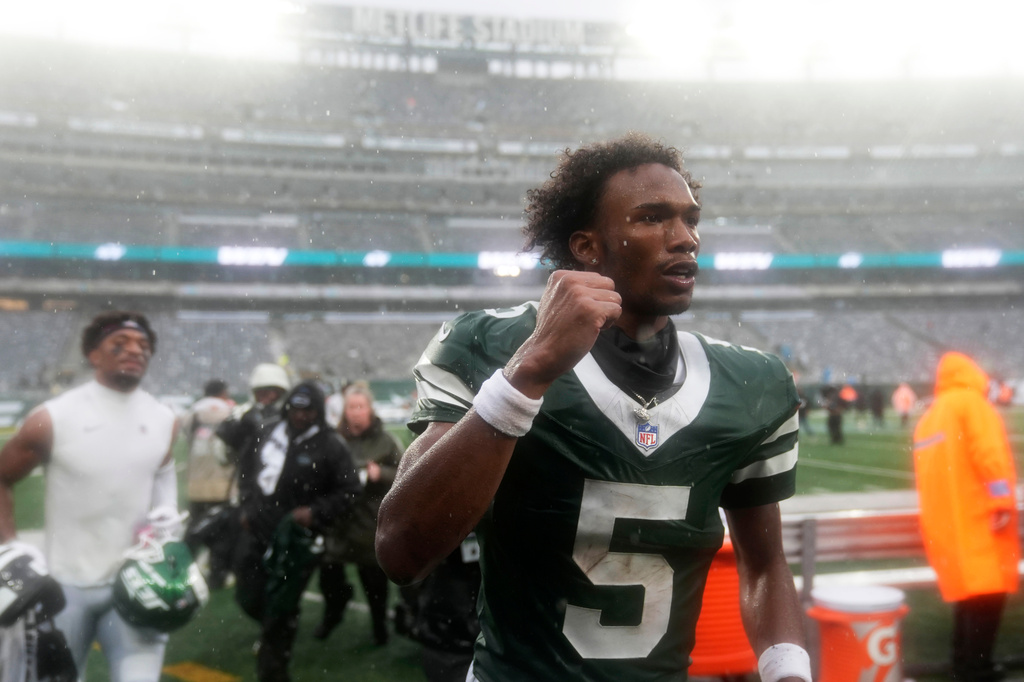 New York Jets wide receiver Garrett Wilson (5) walks off the field after an NFL football game against the Cleveland Browns, Sunday, Oct. 11, 2026, in East Rutherford, N.J. (AP Photo/Seth Wenig)