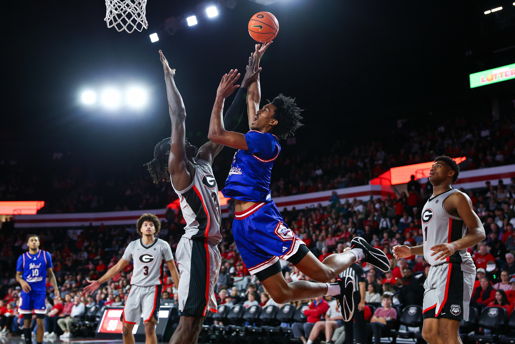 Georgia center Somto Cyril, center left, defends against a shot fby West Georgia forward Javar Daniel, center right, during the second half of an NCAA college basketball game, Monday, Dec. 22, 2025, in Athens, Ga. (AP Photo/Colin Hubbard)