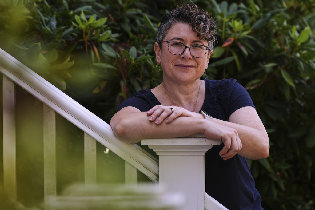 Ziva Mann, mother of a transgender child and member of a welcoming synagogue, poses outside her home, Wednesday, Aug. 13, 2025, in Newton, Mass. (AP Photo/Charles Krupa)