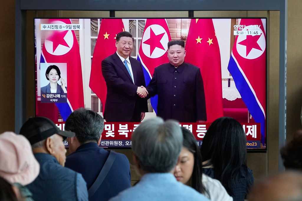 People watch a TV screen showing a file image of North Korean leader Kim Jong Un, right, and Chinese President Xi Jinping, at the Seoul Railway Station in Seoul, South Korea, Friday, June 5, 2026. (AP Photo/Ahn Young-joon)