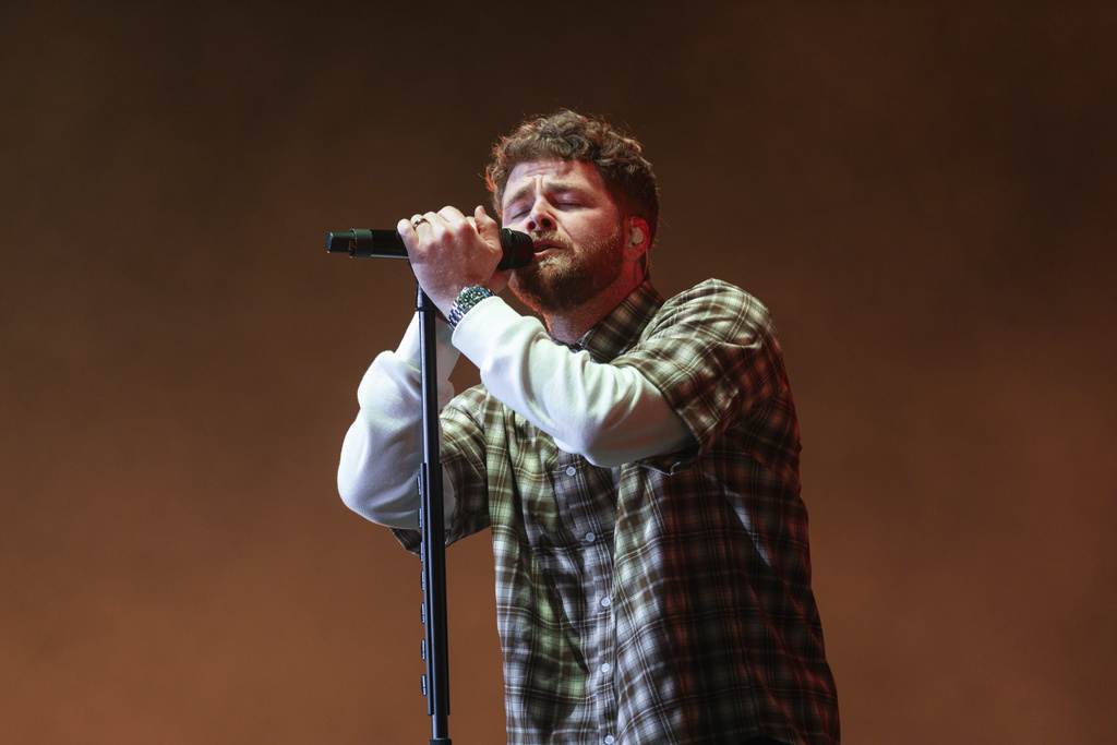 FILE - Alex Warren performs at Frontwave Arena in Oceanside, Calif., on Aug. 9, 2025. (Photo by Andrew Park/Invision/AP, File)