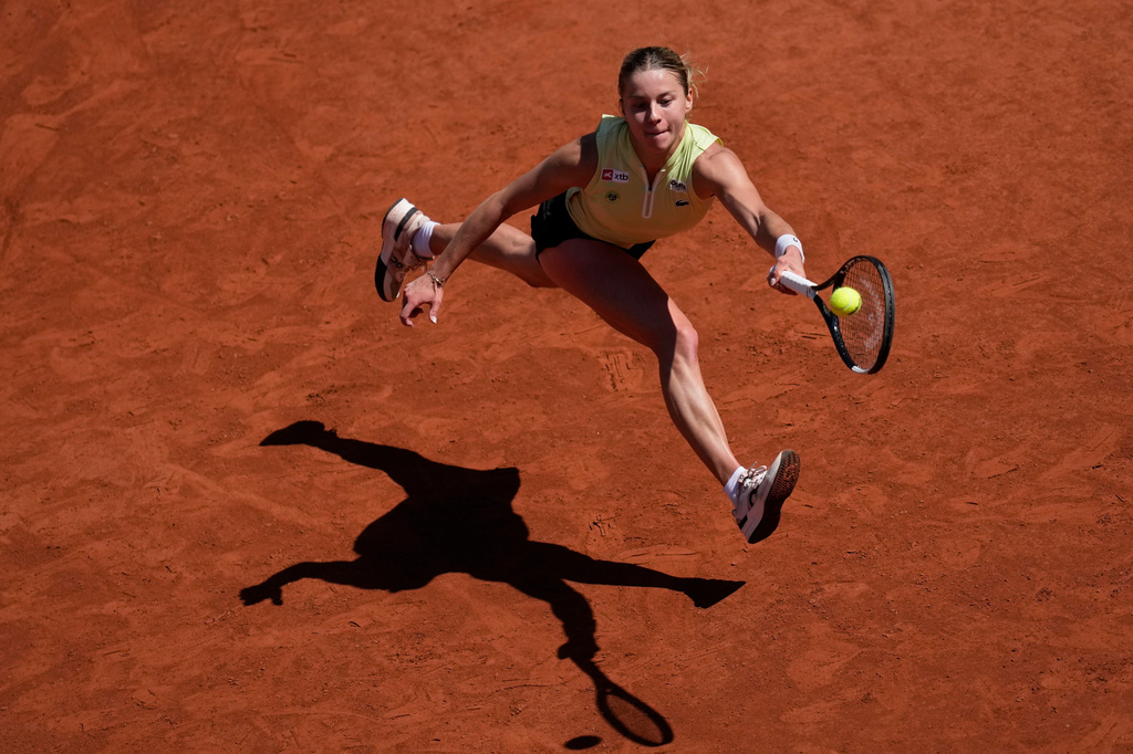 Poland's Maja Chwalinska returns to Russia's Mirra Andreeva during their final women's tennis match at the French Open in Paris, Saturday, June 6, 2026. (AP Photo/Christophe Ena)